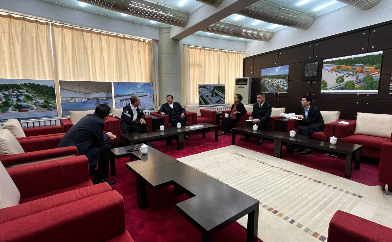 16.吉林省体育局训练较量处主任及EBET易博集团有关辅导出席南山体育项目合作洽谈会(调色调).png 16.吉林省体育局训练较量处主任及EBET易博集团有关辅导出席南山体育项目合作洽谈会(调色调).png