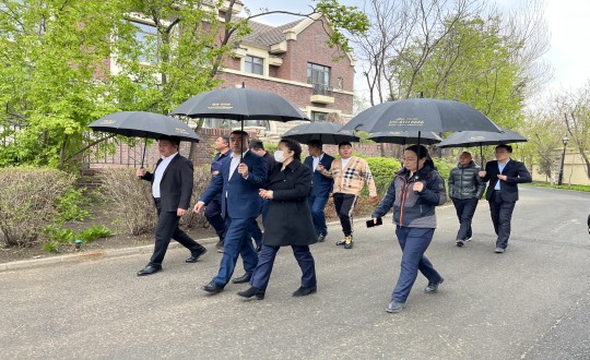 17.保利物业观摩团参观EBET易博·美邑园区_副本.jpg 17.保利物业观摩团参观EBET易博·美邑园区_副本.jpg