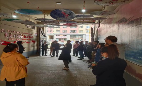 15.云南省参观团及各级辅导一行到金鼎阳光“红心物业”进行参观_副本.jpg