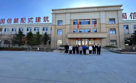11.长春构筑学院应届生来到装配式总公司参观口试（助忙处置下照片，凸显人物）_副本.jpg