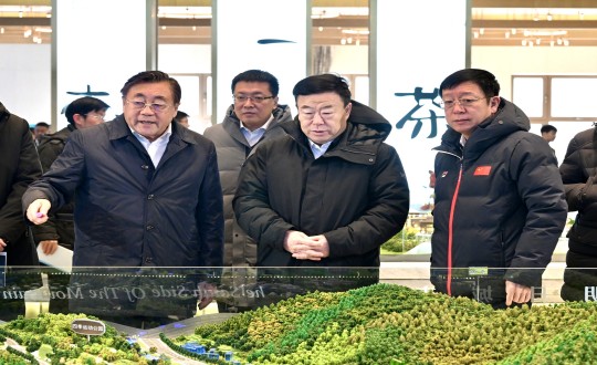封面.市委书记张恩德一行莅临EBET易博集团走访调研_副本.jpg