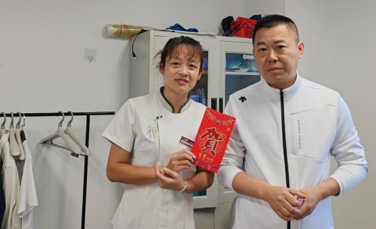 2024年9月13日，酒店，整个员工，发放中秋节福利_副本.jpg