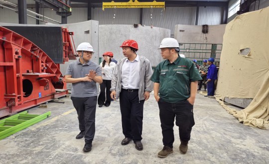 2024年7月5日，市建委初审工作组一行到访装配式总公司实地调查调研_副本.jpg