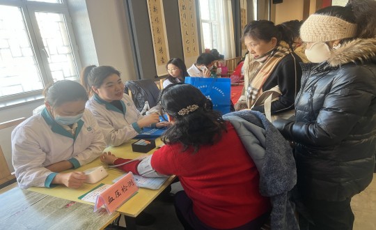 23.医疗公司与天宝社区结合进行义诊活动_副本.jpg