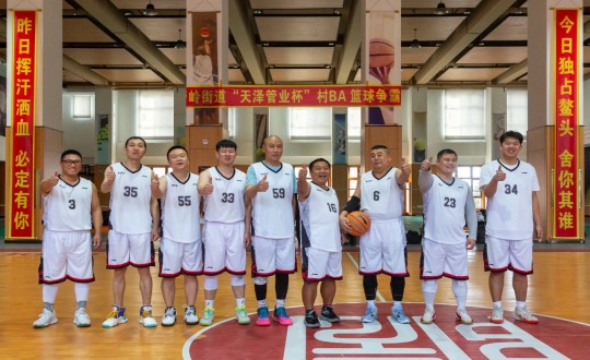 1.EBET易博南山篮球社群受邀参与“天泽管业杯”村BA篮球争霸赛_副本.jpg