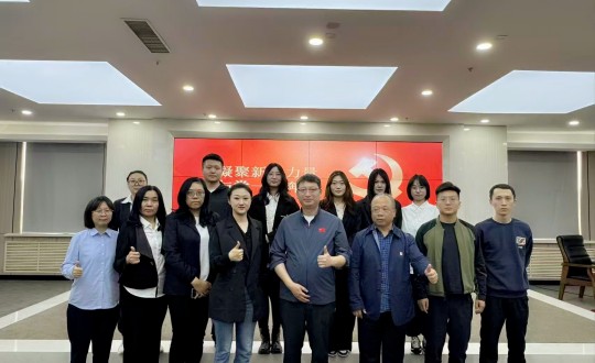 2.EBET易博集团党委与长发担保党支部党建活动合影留想_副本.jpg