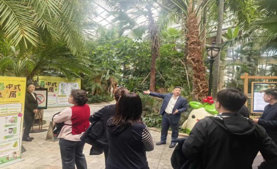 17.长春市教科文卫体工会主席闻凤学带队10所高校主席莅临酒店公司实地调延注座谈_副本.jpg