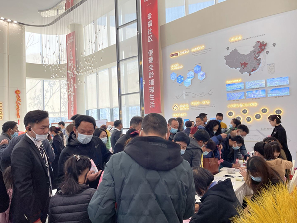 15.EBET易博睿德公园1号项目洋房开盘现场_副本.jpg